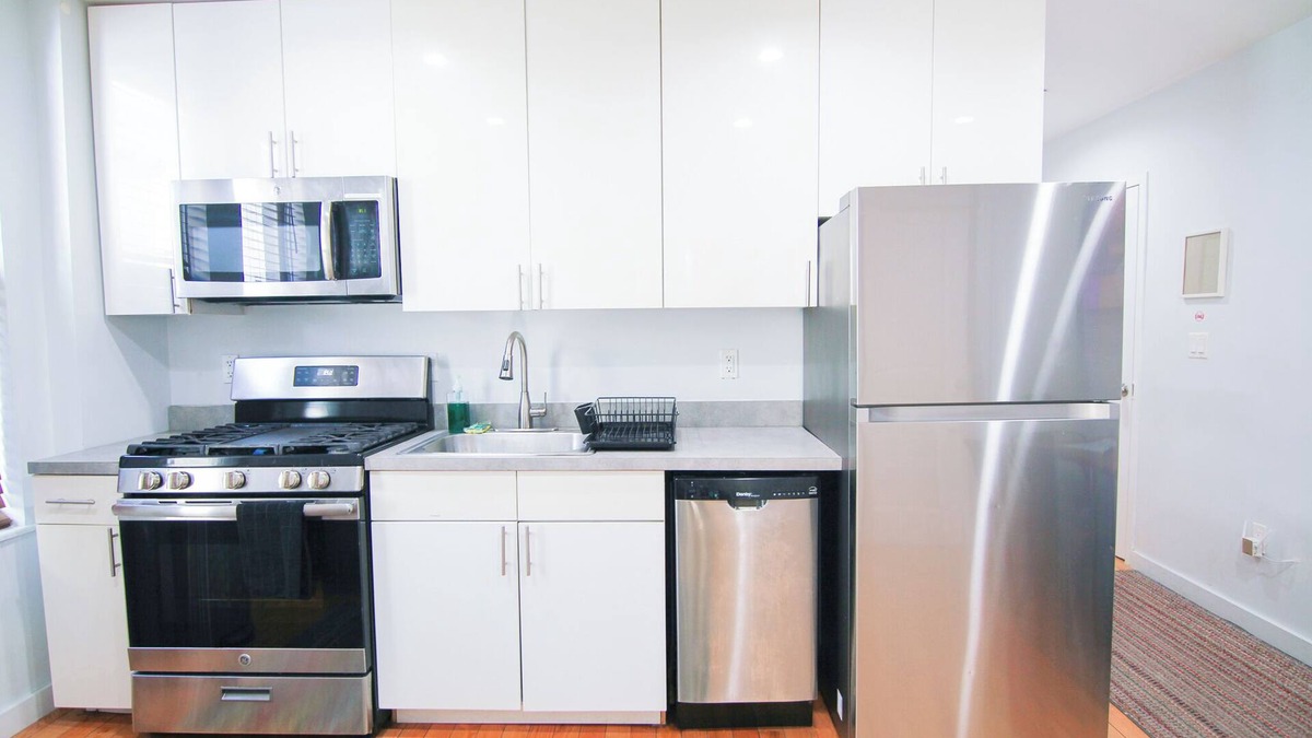 East New York Apartment | ✪3BR 4BEDS✪ 3mins➜Trains ✪ Long Stays Discounts