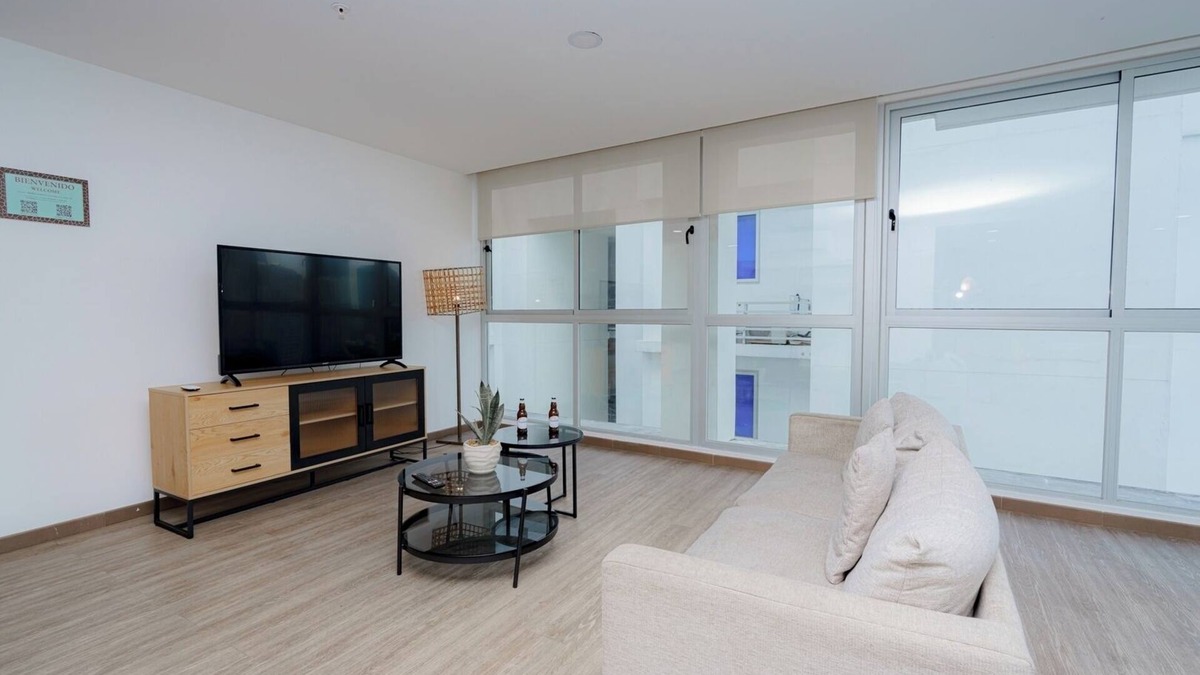 Marbella Apartment | 3BR Apt Cityview parking/balcony