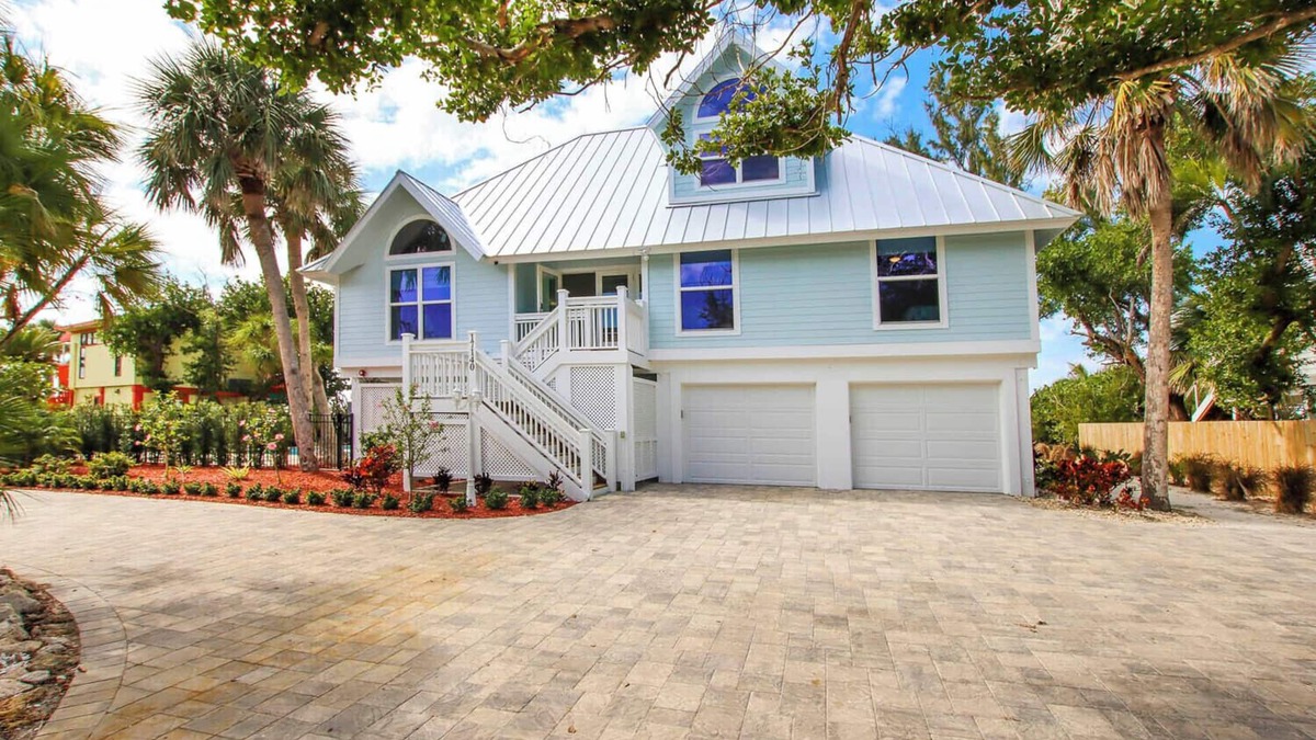 Wulfert House | 3BR Beachfront Captiva Home with Private Pool & 120’ Gulf Frontage