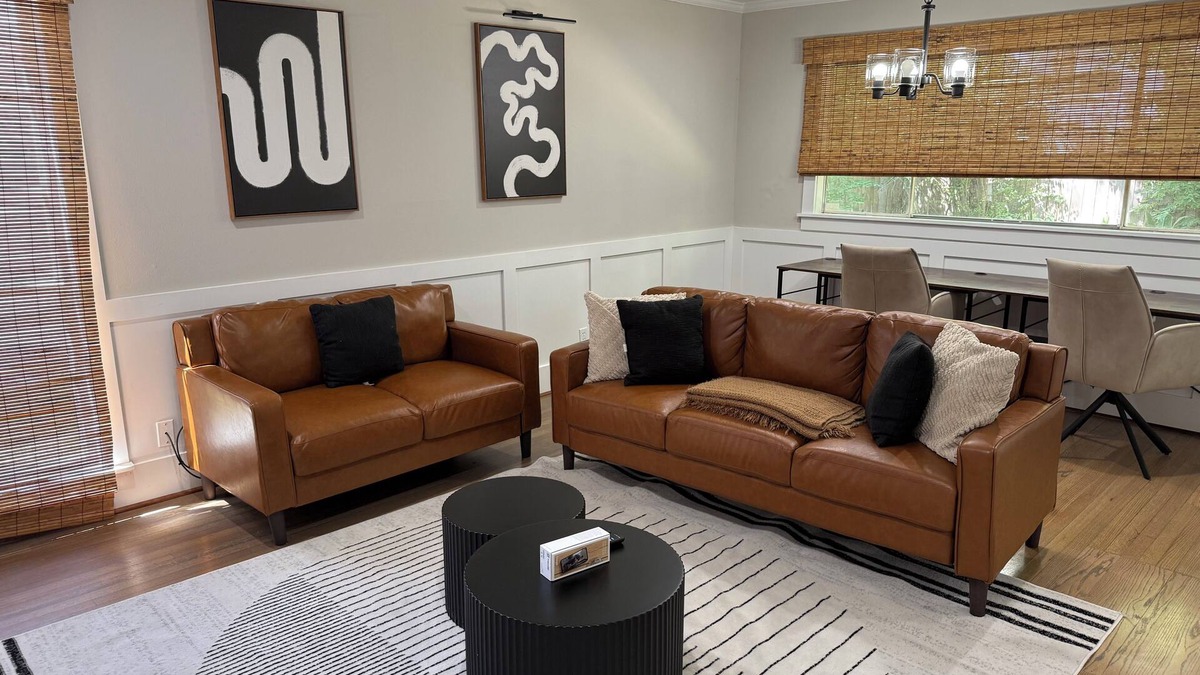 Houston House | 3br Bungalow private Yard for Groups & Families/prime Area by River Oak Galleria
