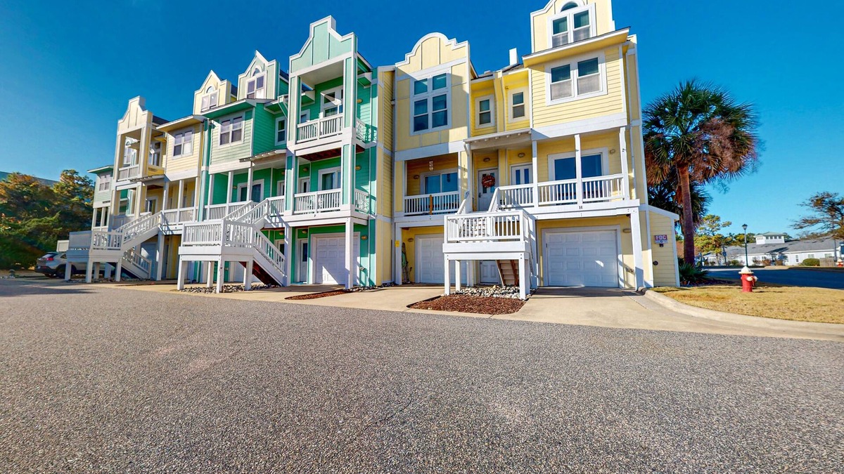 Bermuda Bay House | 3BR coastal retreat with pool, gym, W/D, & balcony