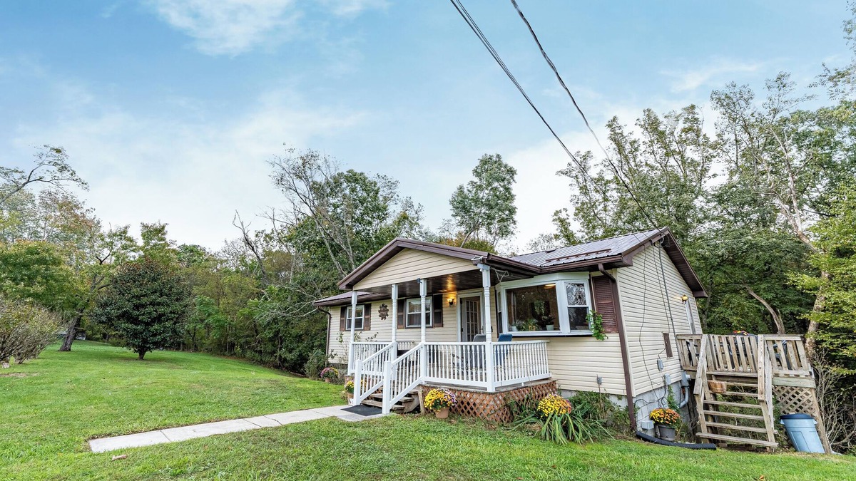 Fayetteville Cottage | 3br Cottage in Lansing bordering the New River Gorge National Park and Preserve