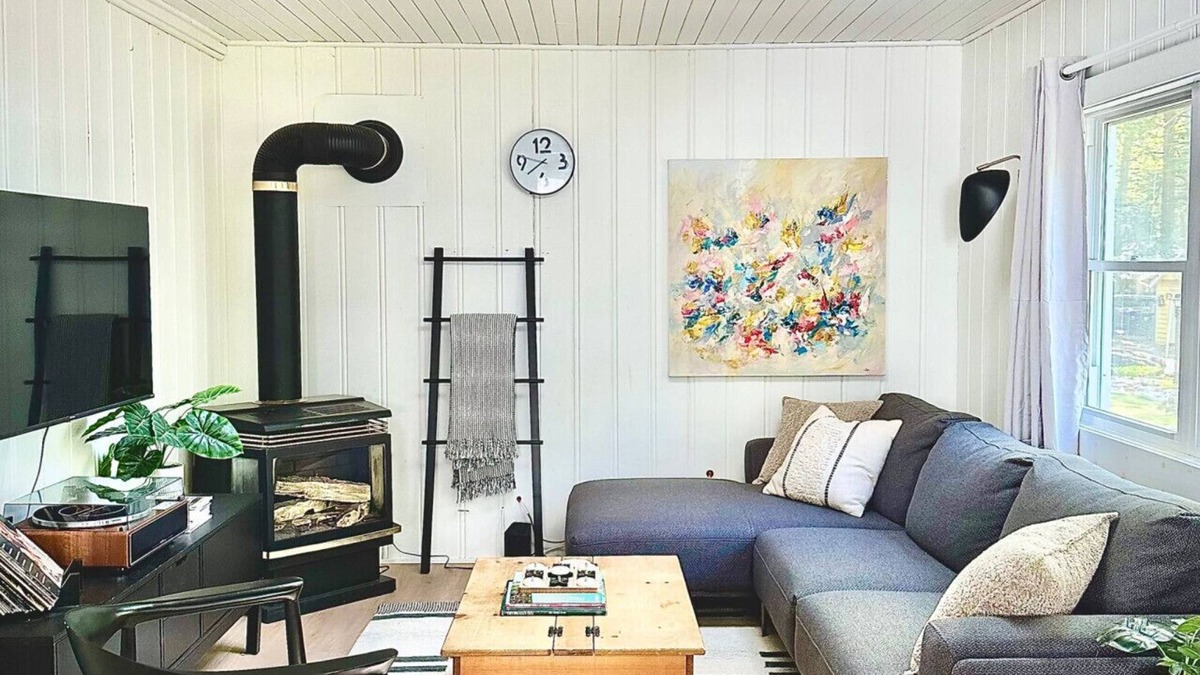 Tiny Cottage | 3BR Cottage w/Fire pit steps from Cawaja Beach