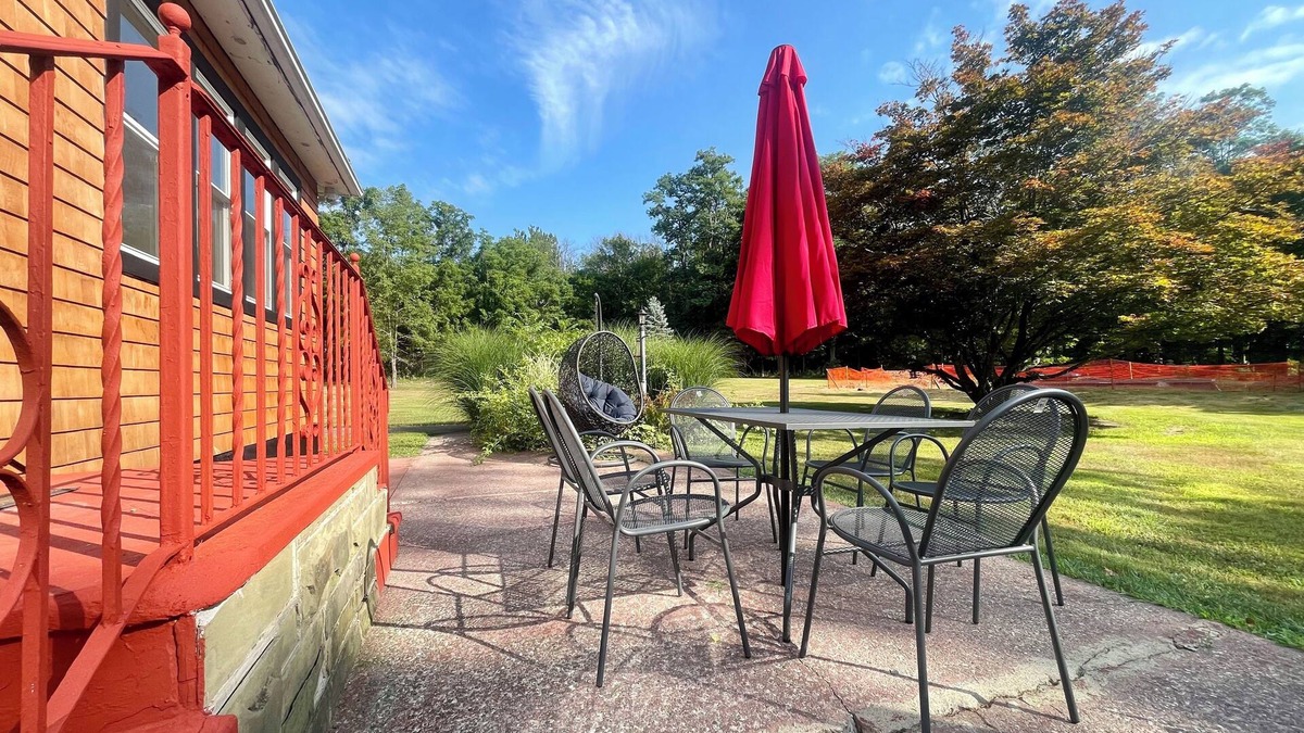 Ellenville House | 3BR Country House on 18 Acres - Hudson Valley/Catskills - King Beds