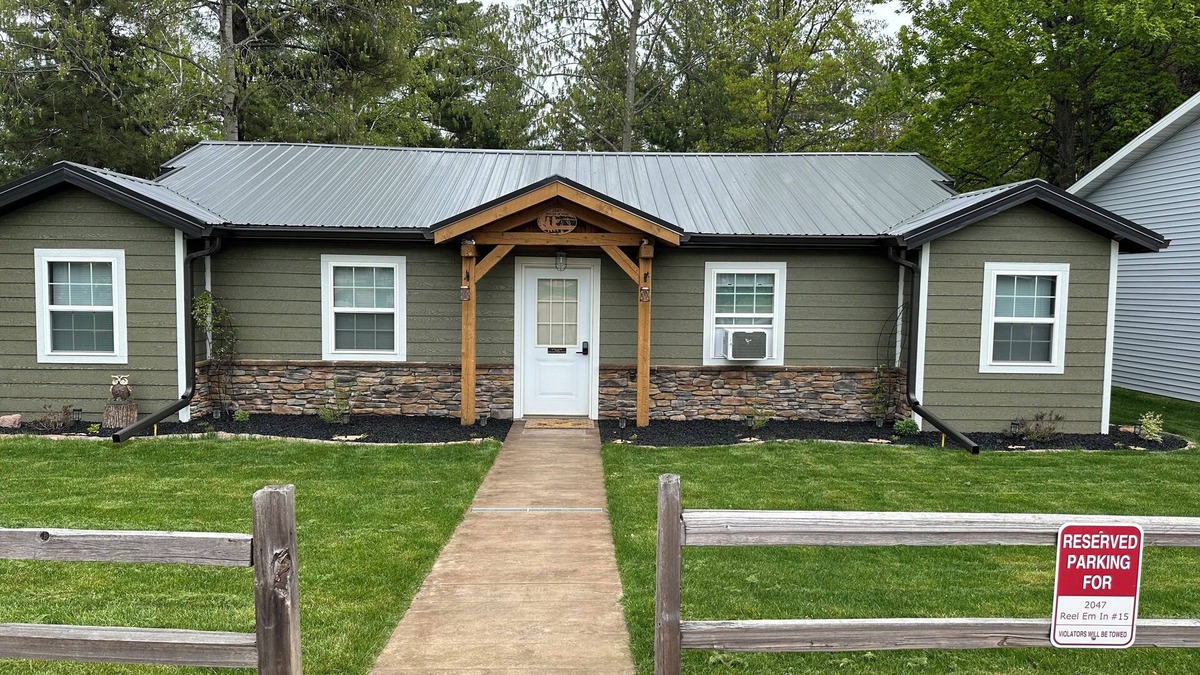 Tomahawk Cabin | 3BR Family Retreat - Relax, Play, Unwind, ENJOY in the Heart of Wisconsin!