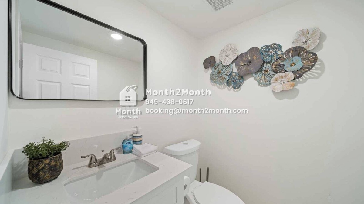 Pomona House | 3BR Home in Lewis St｜Garage Access｜Pet Friendly ｜Monthly Stays #42390