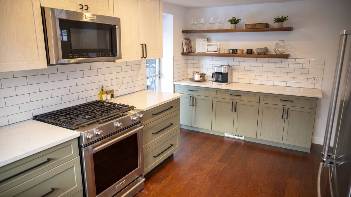 Barths House | 3BR Home with AC, Hot Tub & Walkable Restaurants