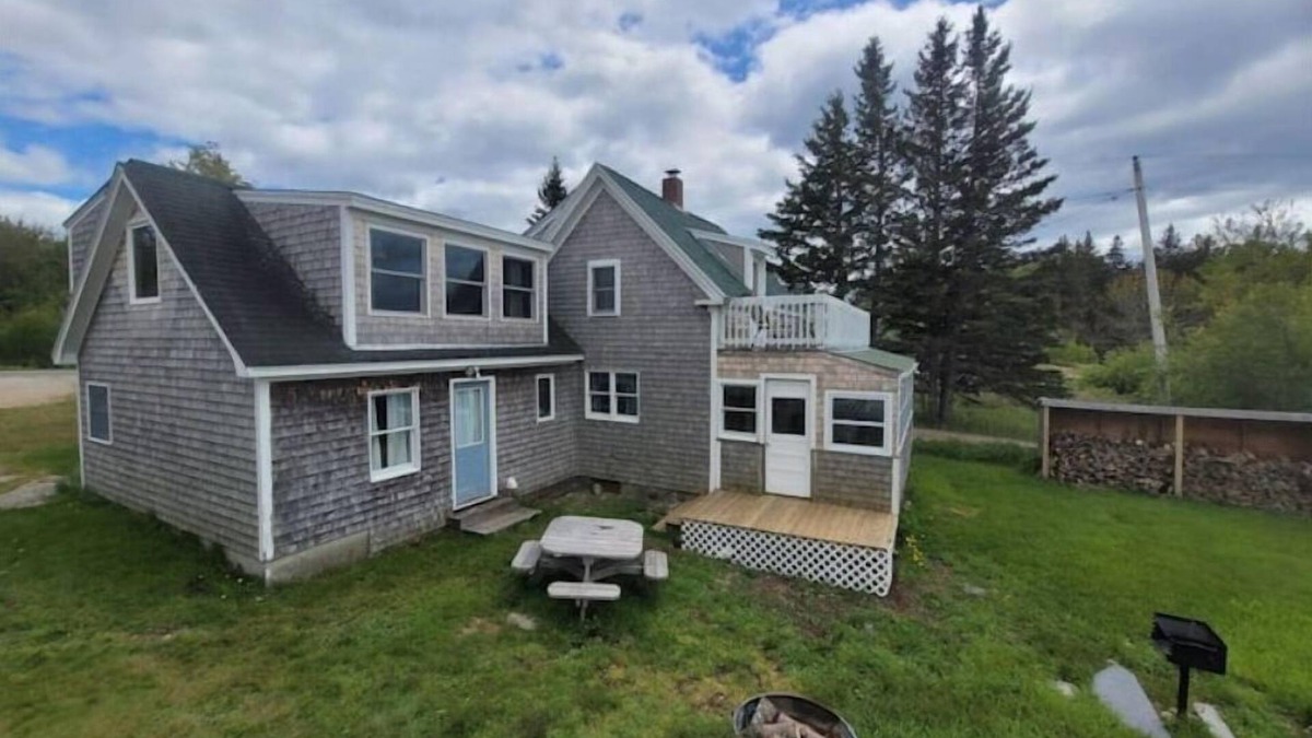 Brooklin House | 3BR House Plus Bonus 1BR Apt at The Rockbound House 1Hr to Acadia National Park