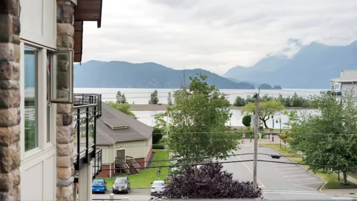 Hope Apartment | 3BR Lakeside Dream Penthouse