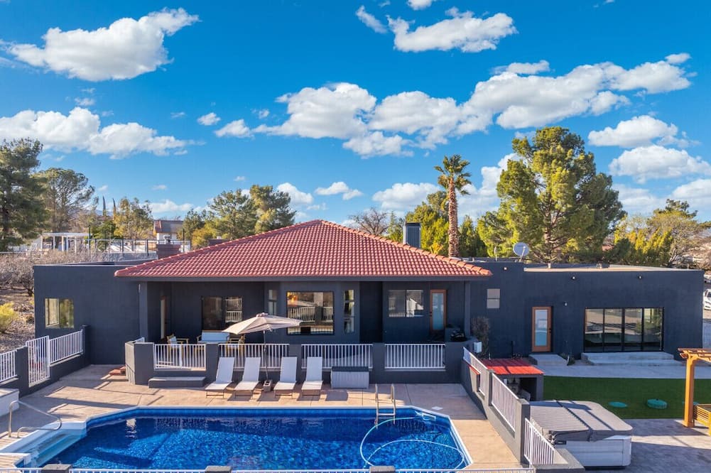 Cottonwood Apartment | 3BR Luxe Cottonwood Home w/Pool & Views