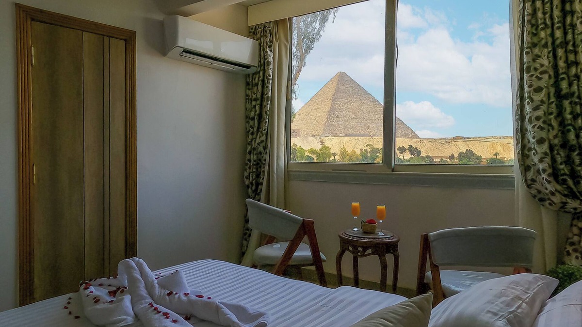 Al Haram Apartment | 3BR Luxury Golf View Apt – Steps from the Pyramids