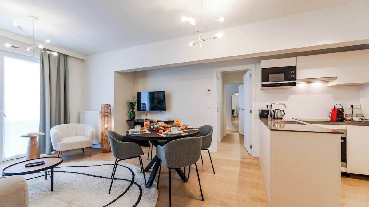Plasky Apartment | 3BR NATO & EU Apartment Free Luggage Room