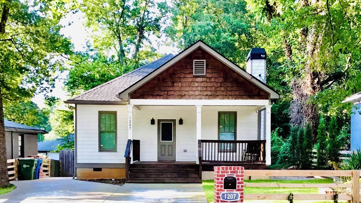Atlanta House | 3BR Near Benz Stadium, GWCC, State Farm Arena, CAU, & SpelHouse