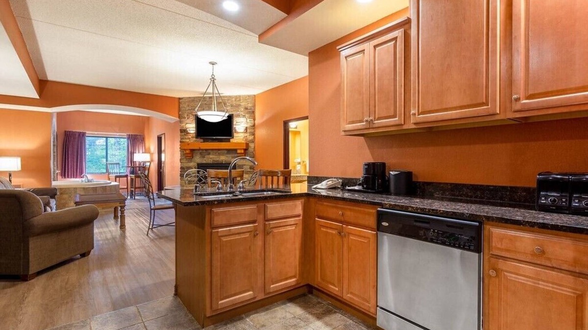 Wisconsin Dells Resort | 3BR 'Penthouse', River/Nature View, Resort Condo