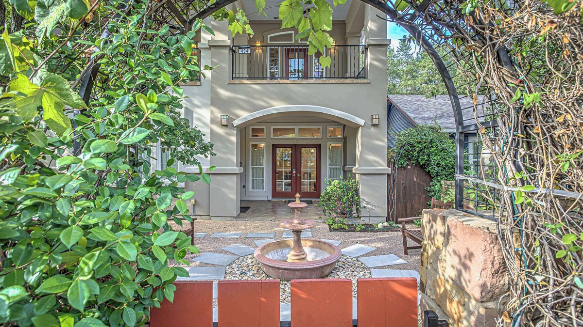 Bouldin Apartment | 3BR Retreat in Bouldin Creek | Walk to SoCo