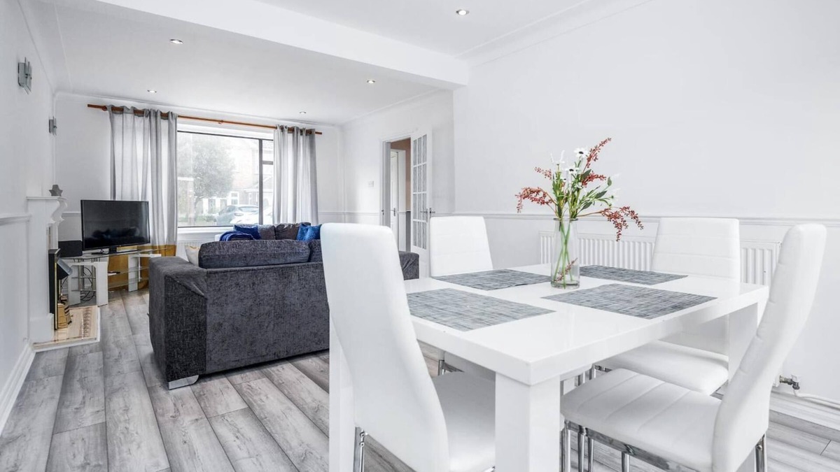 Brentwood House | 3BR-Sleeps5-Parking-Garden-AccesstoLondon