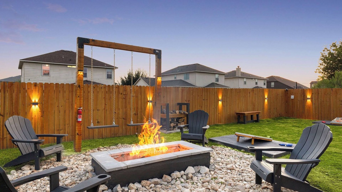 Killeen House | 3BR Smart Home w/Alexa + Backyard Retreat