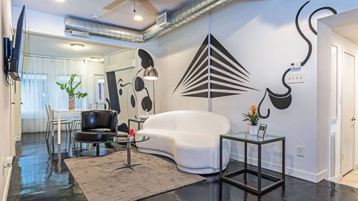 Greenway Plaza-Upper Kirby Apartment | 3BR The Queen Sacrifice Galleria, Medical Center!