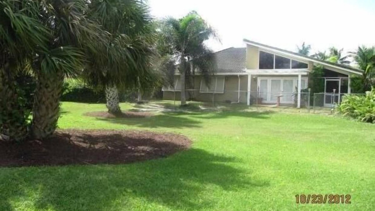 Plantation House | 3BR Vacation House, heated Salt-Water totally upgraded on Beautiful Golf Course.