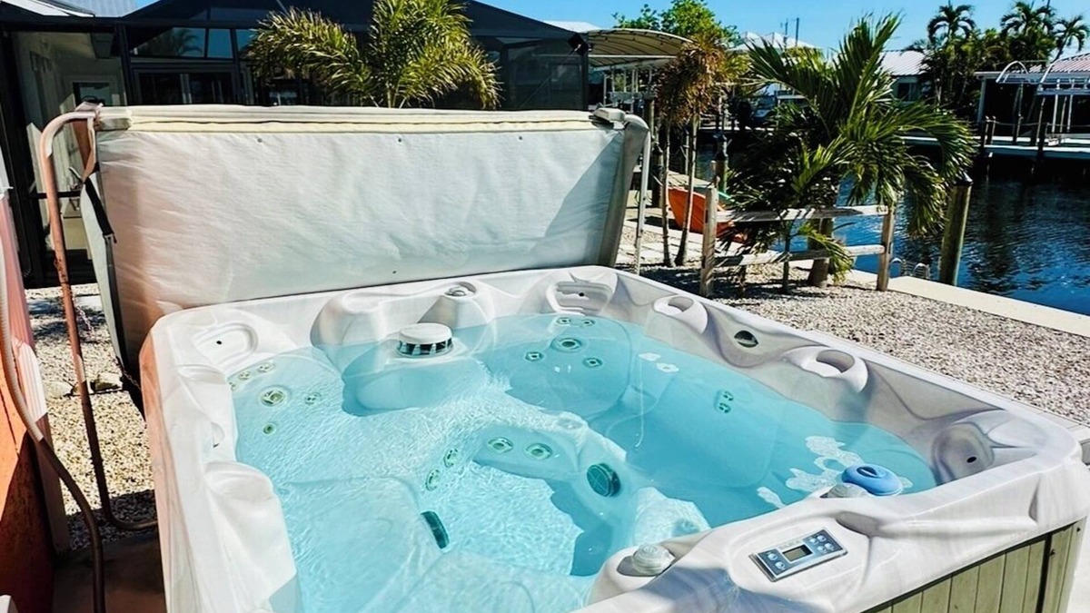 Matlacha House | 3BR Waterfront townhome Matlacha with hot tub, boat dock WiFi, bikes and kayaks