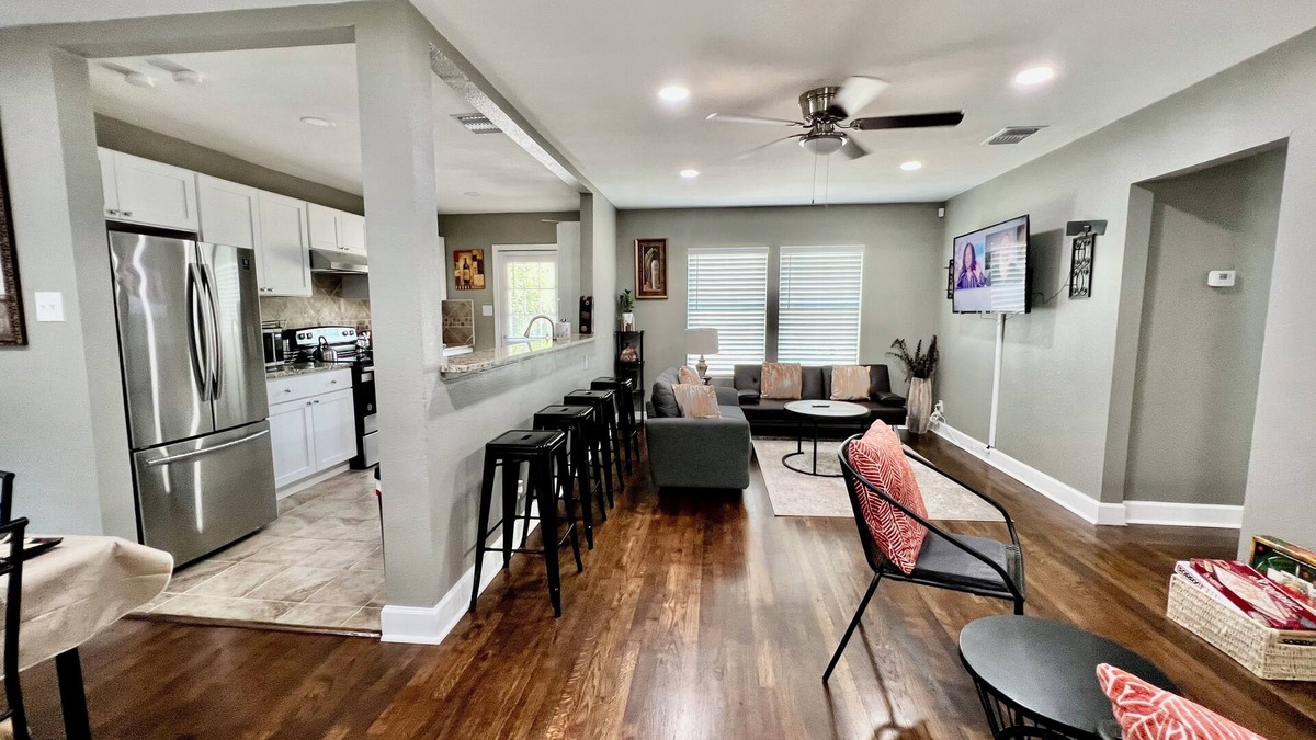 Jefferson House | 3BR Woodlawn Home | Furnished Extended Stay Near Med Center
