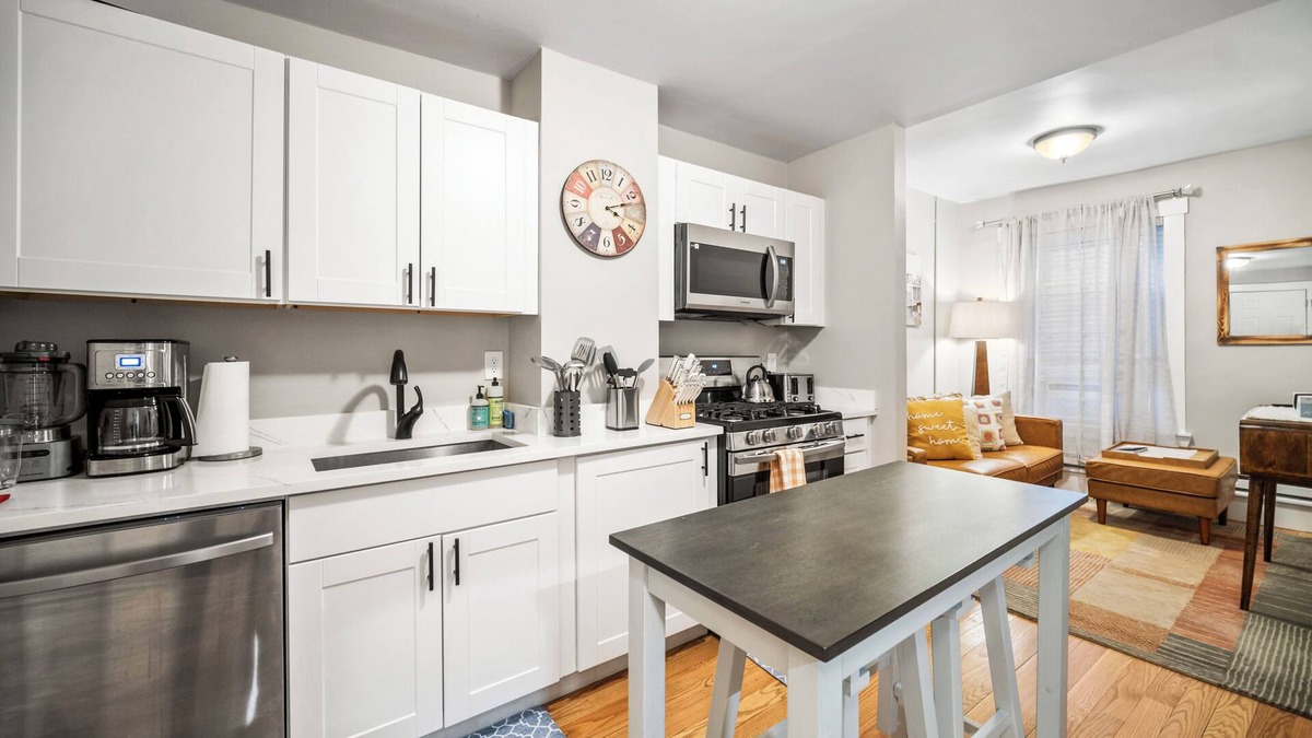 North End Apartment | 3brm/1bath North End Gem