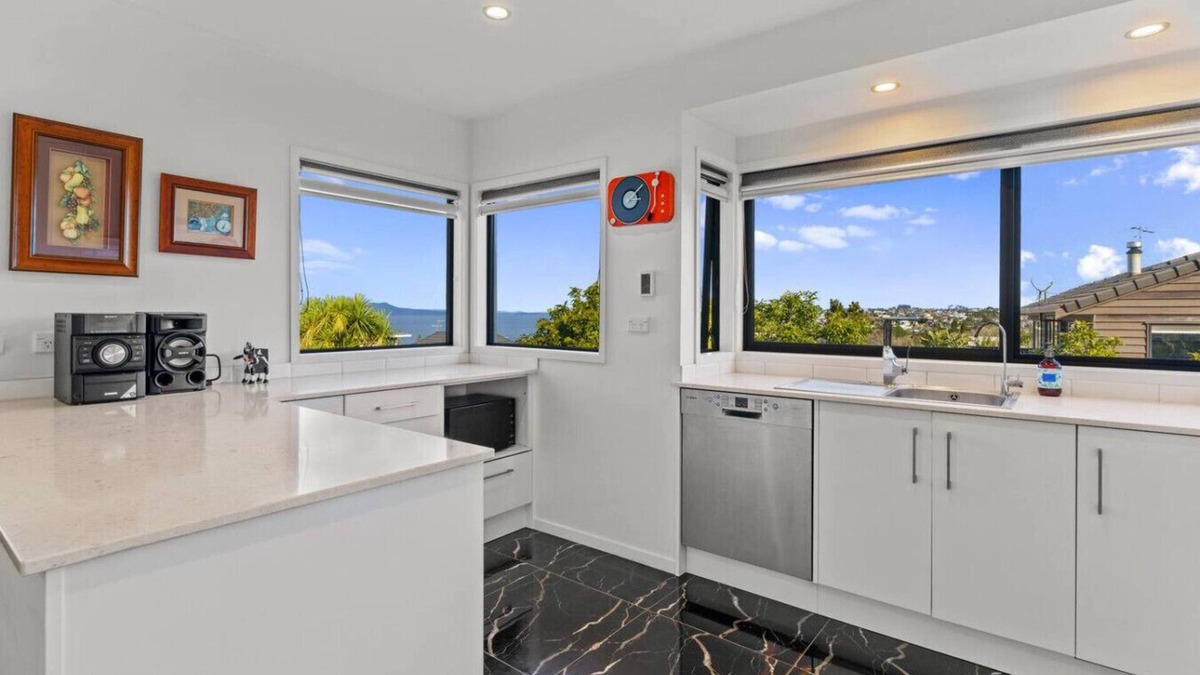 Browns Bay Apartment | 3D Orchard Road, Browns Bay, Auckland 0630