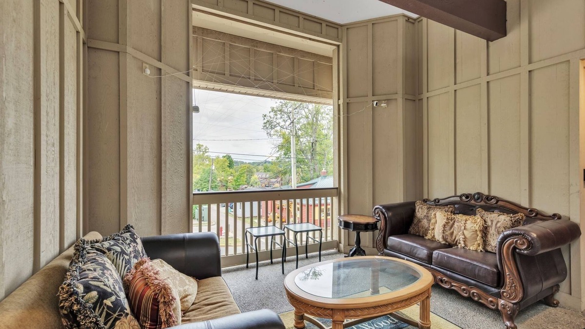 Nashville Condo | 3rd Floor Back Side Penthouse Suite - 306 by Grand Wood Suites