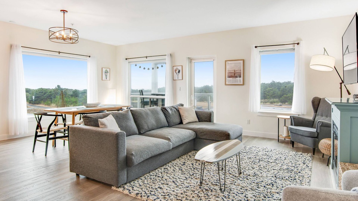 Westport Condo | 3rd-floor dog-friendly condo close to the beach with pool, hot tub, beach access