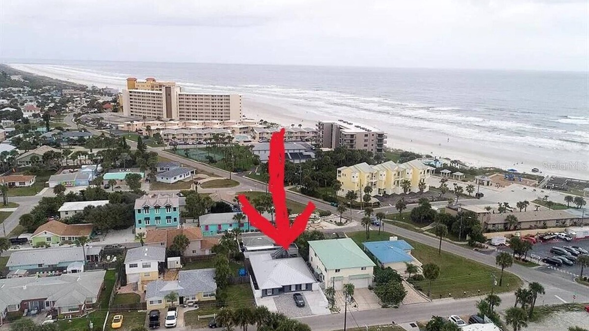 New Smyrna Beach House | 3rd house from beach with heated pool & tiki bar. 2 master suites + 2 bedrooms.