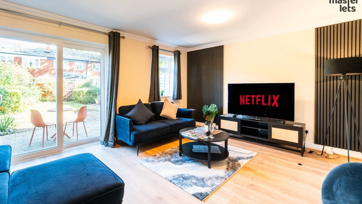Warwick House | 3x Bedroom House (Sleeps 6x)