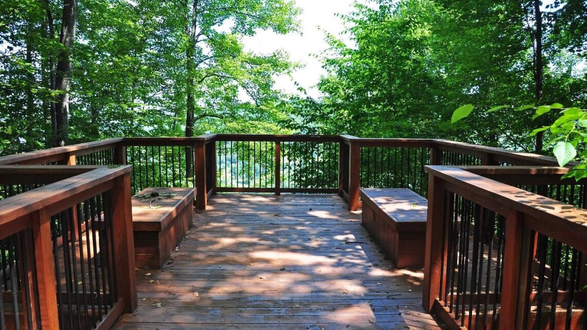 McHenry Villa | 4,000 sq. Foot Villa : 1/2 Mile to Slopes : 4 BR's w3 Master Suites : Game Room