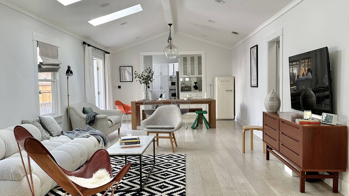 West Los Angeles House | 4/3 West LA Modern Bungalow Home