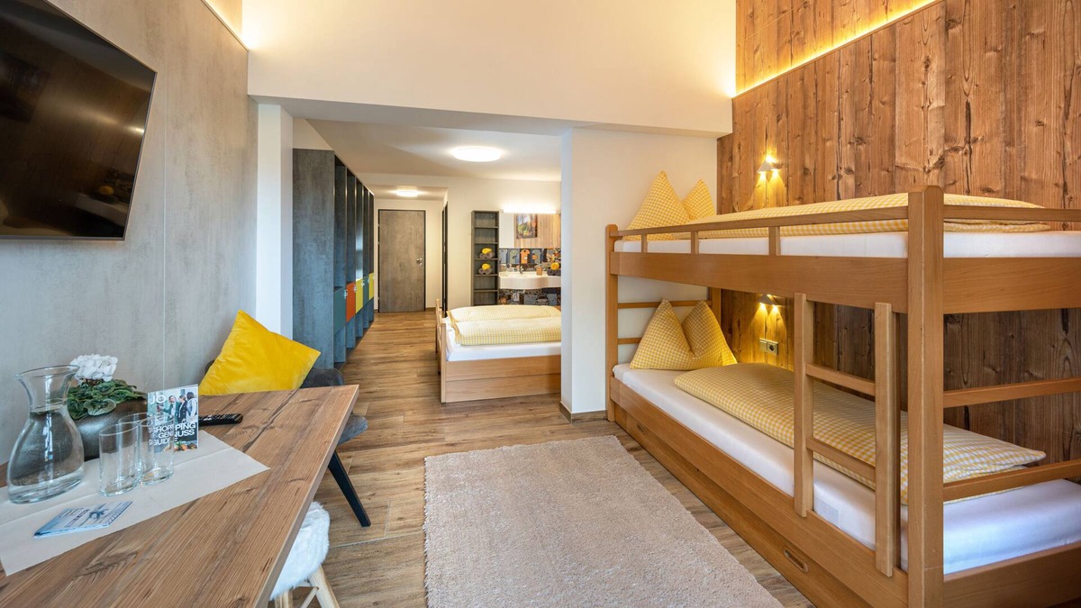 Alpendorf Apartment | 4-5 Bed Family Room Standard