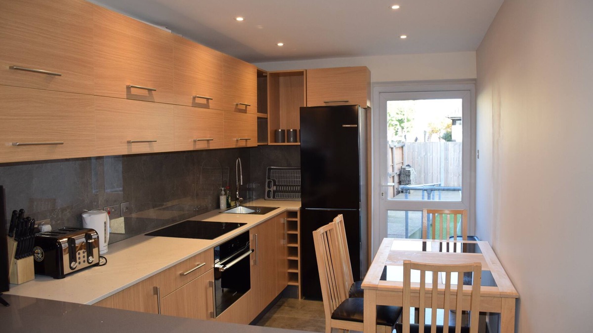 Waltham Forest House | 4/5 Bedrooms house, 2 Bathrooms, Sleeps11, 10 min. tube station