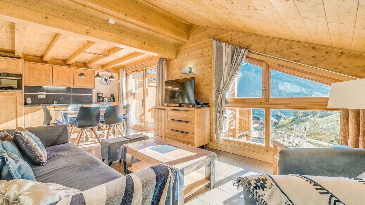 Champagny-en-Vanoise Apartment | 4* Apartment for 6, ski-in, mezzanine, Wifi