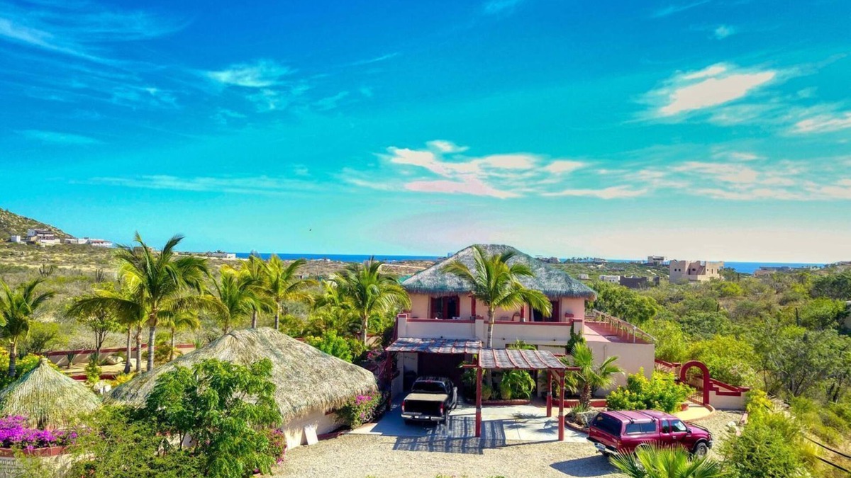 Los Zacatitos House | 4-bedroom house in beautiful Zacatitos with WiFi