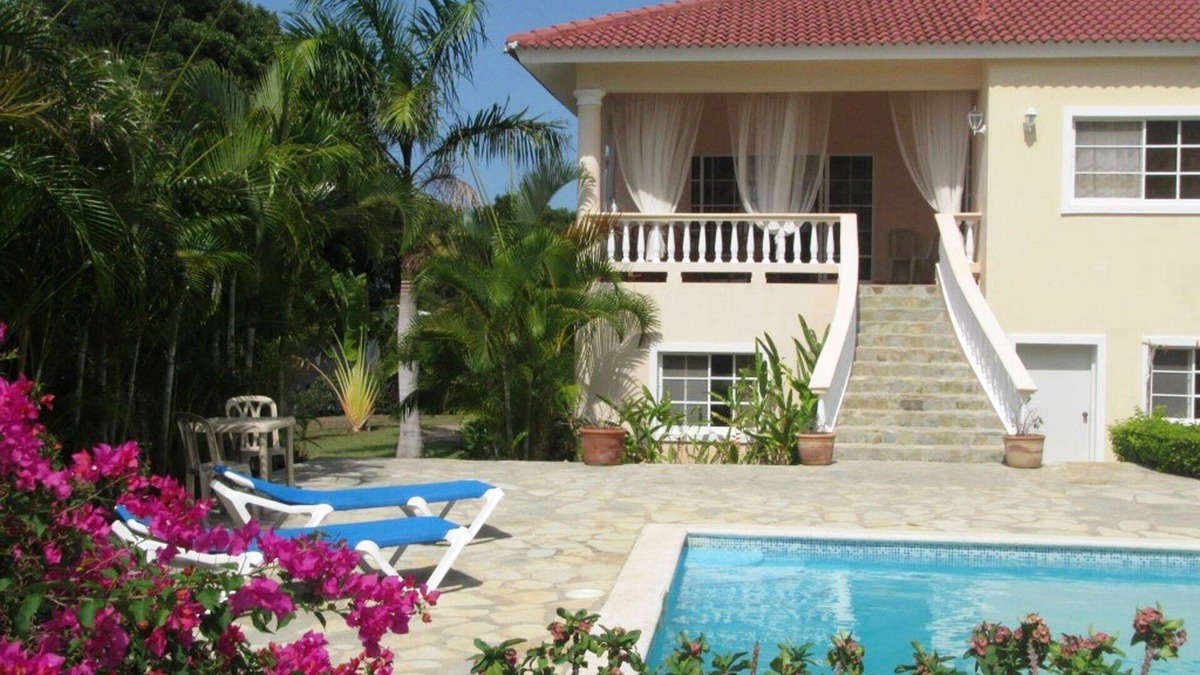 El Batey Villa | 4-BD guest-friendly villa in central Sosua with private pool/garden