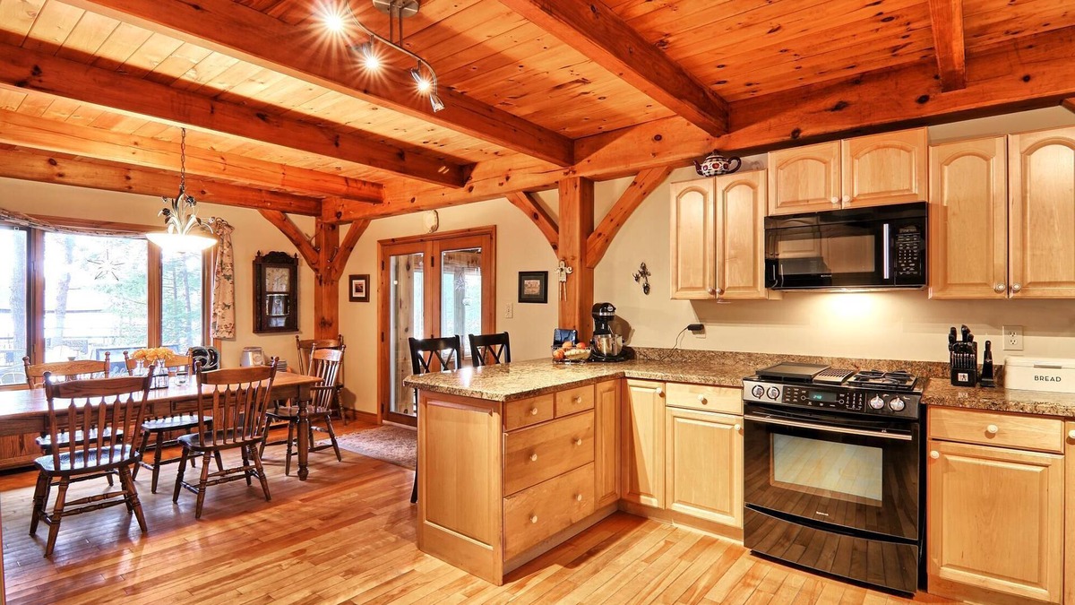 Muskoka Lakes Cottage | 4 bdrm, 2 bath, Lake Muskoka Cottage, Boat Port, Sun Deck, Hot Tub!