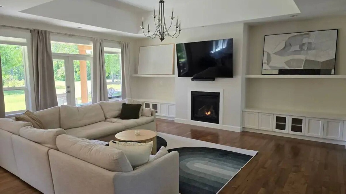Powell River House | 4 bdrm home in family friendly neighbourhood