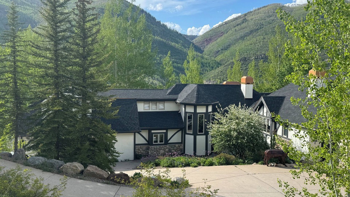 Highland Meadows House | 4 bdrm + loft, 4.5 bath West Vail Remodeled & Updated Mountain Tudor sleeps 13!