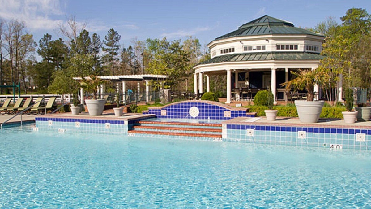 Berkeley Condo | 4 BDRM* SLEEPS 12* 2 KITCHENS* 2 LIVING RMS* 4 BATHRMS* BUSCH GARDENS 10 MILES*