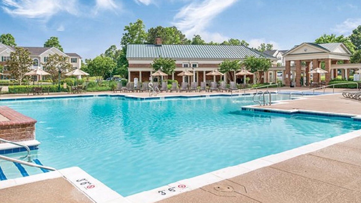 Berkeley Condo | 4 BDRM SLEEPS 12* 2 LIVING RMS, 2 KITCHENS, 4 BATHRMS, INDOOR/OUTDOOR POOLS, SPA