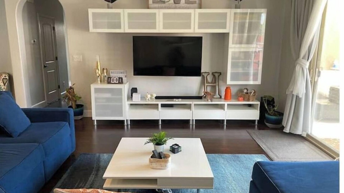 Clovis Villa | 4 bdrm villa w/cabana,pool,sauna,office& RV prkng