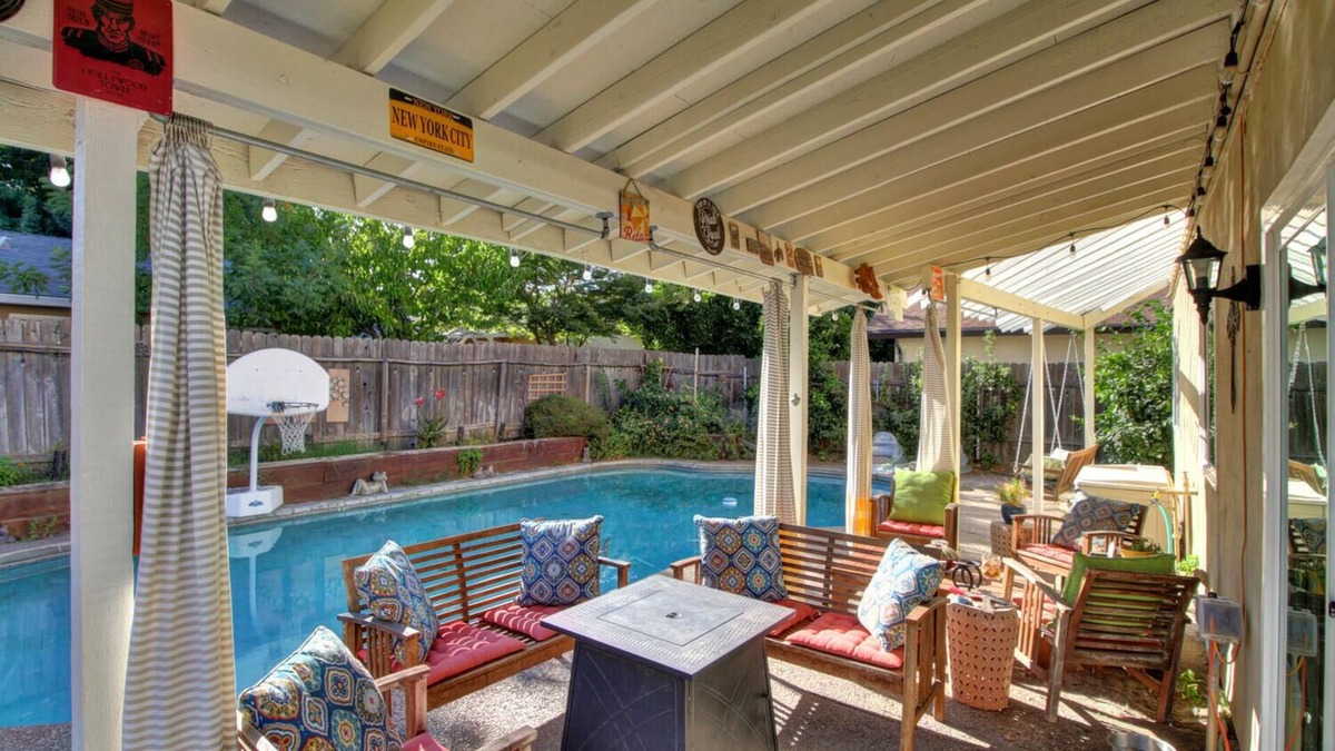 La Riviera House | 4 Bed 2.5 Bath House with Pool & Hot Tub One Block from American River