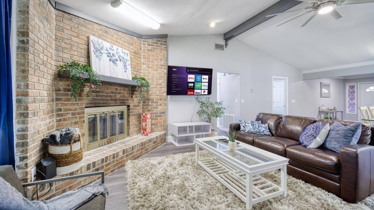Del Rio House | 4 Bed 2 Bath -- Built 1985 Renovated 2022