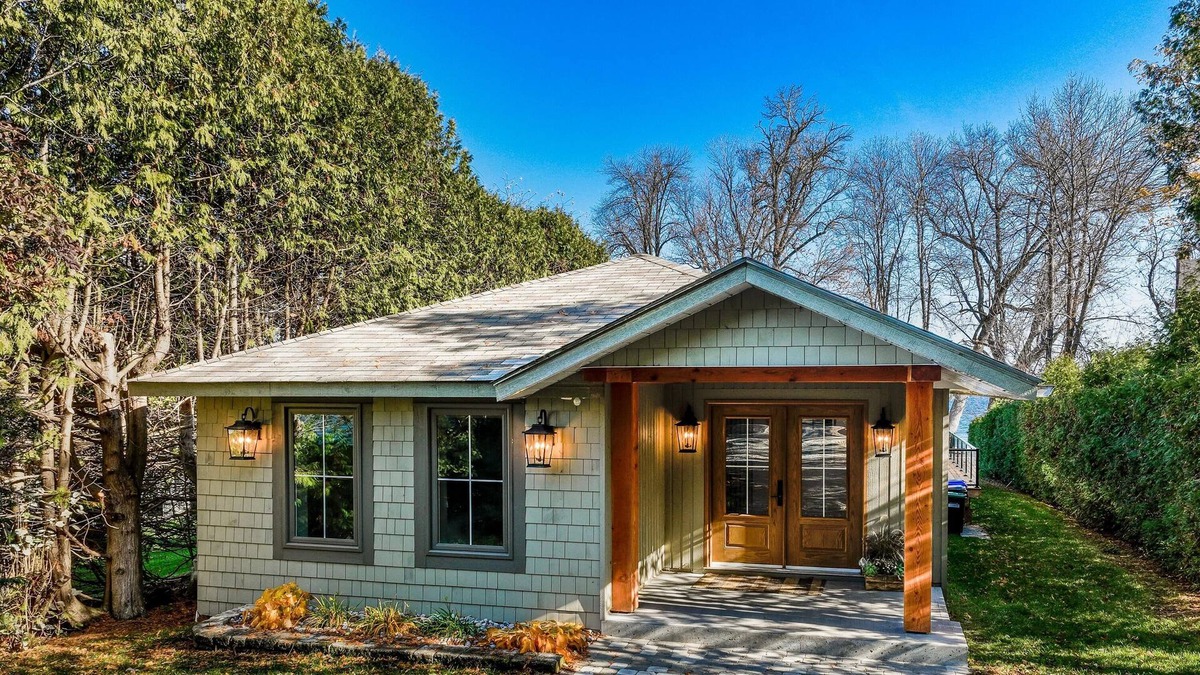 Oro-Medonte Cottage | 4 bed 2 bath cottage on Lake Simcoe