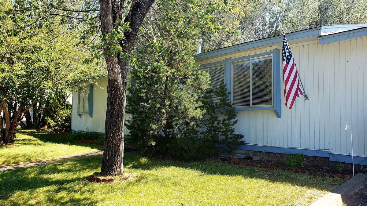 Rock Springs House | 4 Bed 2 Bath Home. Great area. Yard and sun porch. Close to Shopping and park.