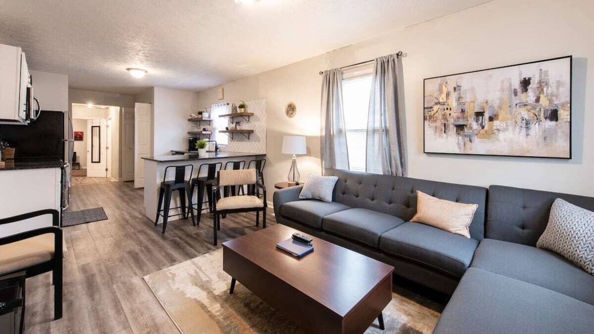 Taylor Berry House | 4 bed 2 bath renovated home