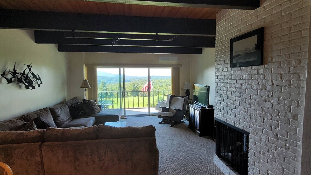Sunapee House | 4 Bed 3 BA, Stunning Views! WALK DIRECTLY ONTO 5TH HOLE OF OUR GOLF COURSE!